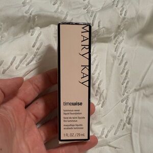 Mary Kay Timewise Luminous-Wear Foundation - Ivory 1